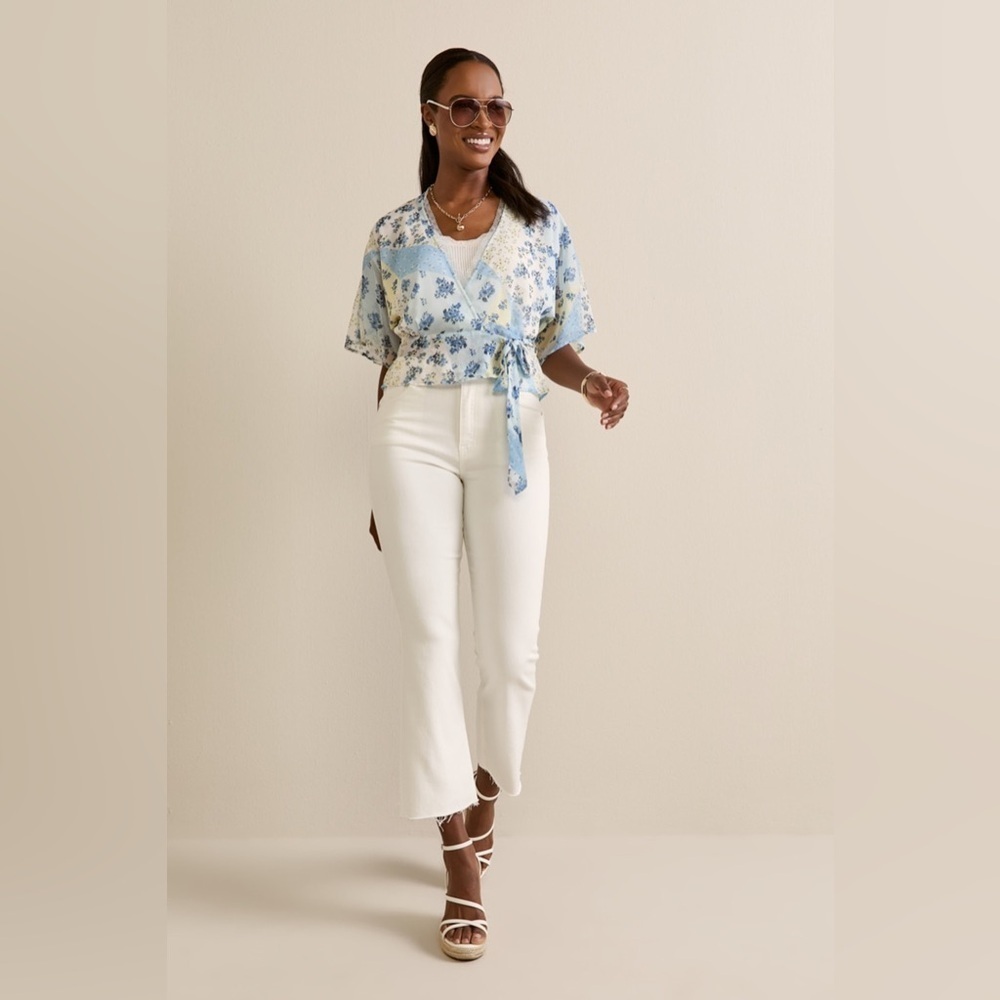 *NWT* Francesca’s Blue and Yellow Jill Floral Wrap Blouse Top, Size Medium - Picture 2 of 11